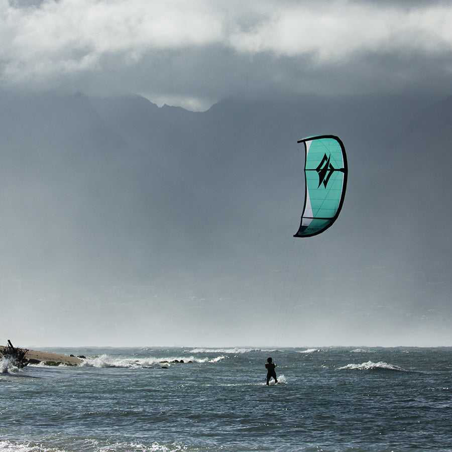  Naish 2025 Pivot LW - 17m Light Wind Freeride Kite - 25% Off